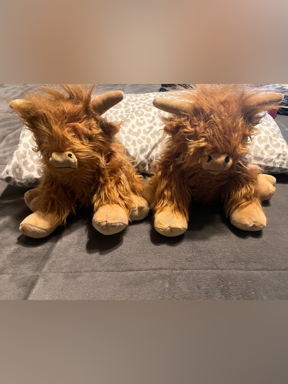 SuzziPals Heatable Coolable Weighted Highland Cow Stuffed Plushie includes 2